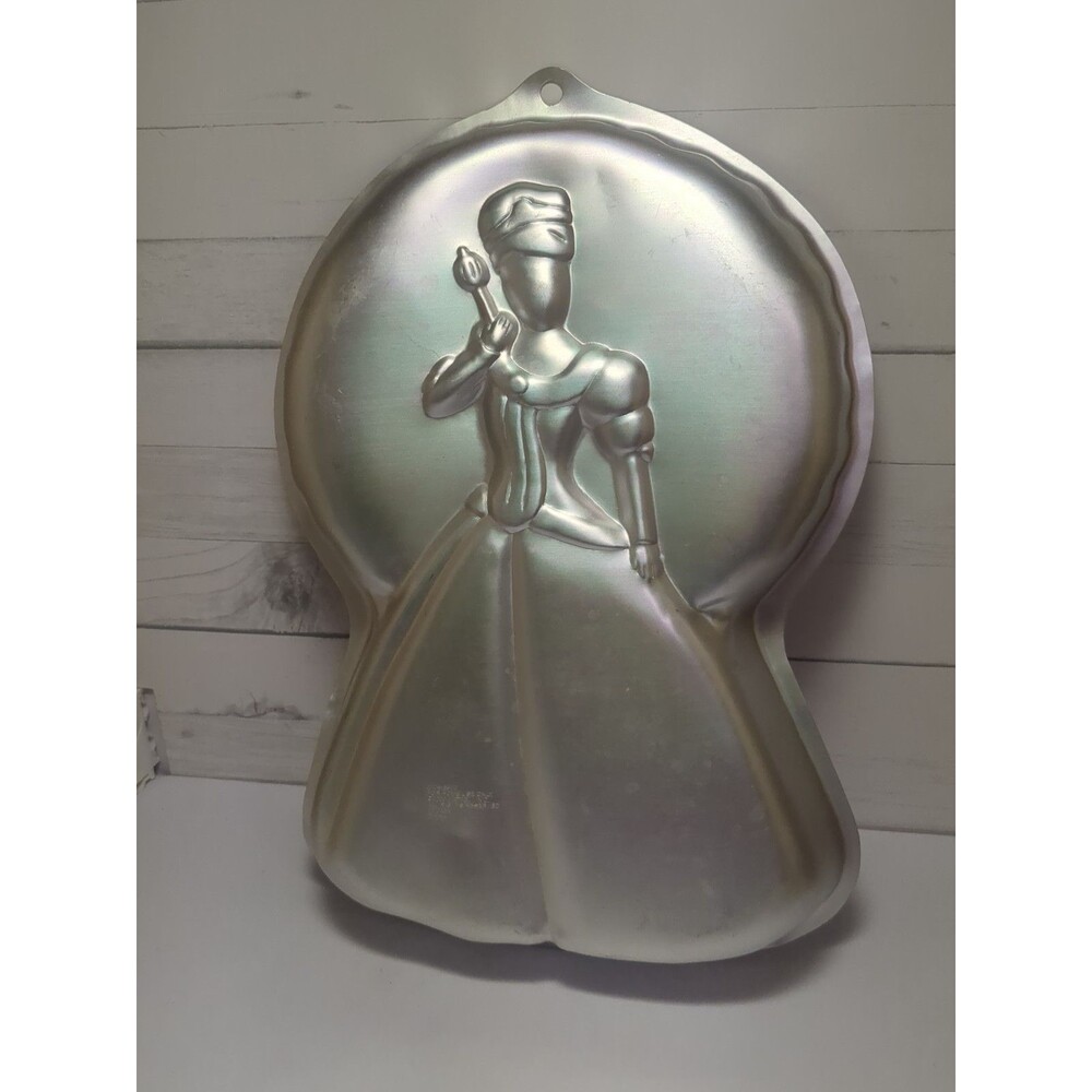 WILTON MATTEL BARBIE PRINCESS  NOVELTY SHAPE ALUMINUM CAKE PAN CINDERELLA